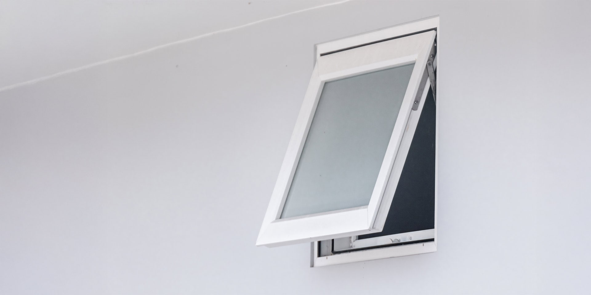 What are Awning Windows Pros and Cons?