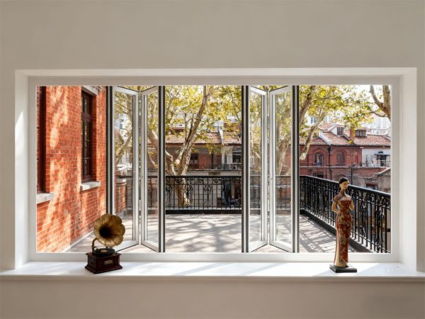 63 Series - Free Fly Bi-Fold Window